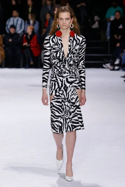 Look 11